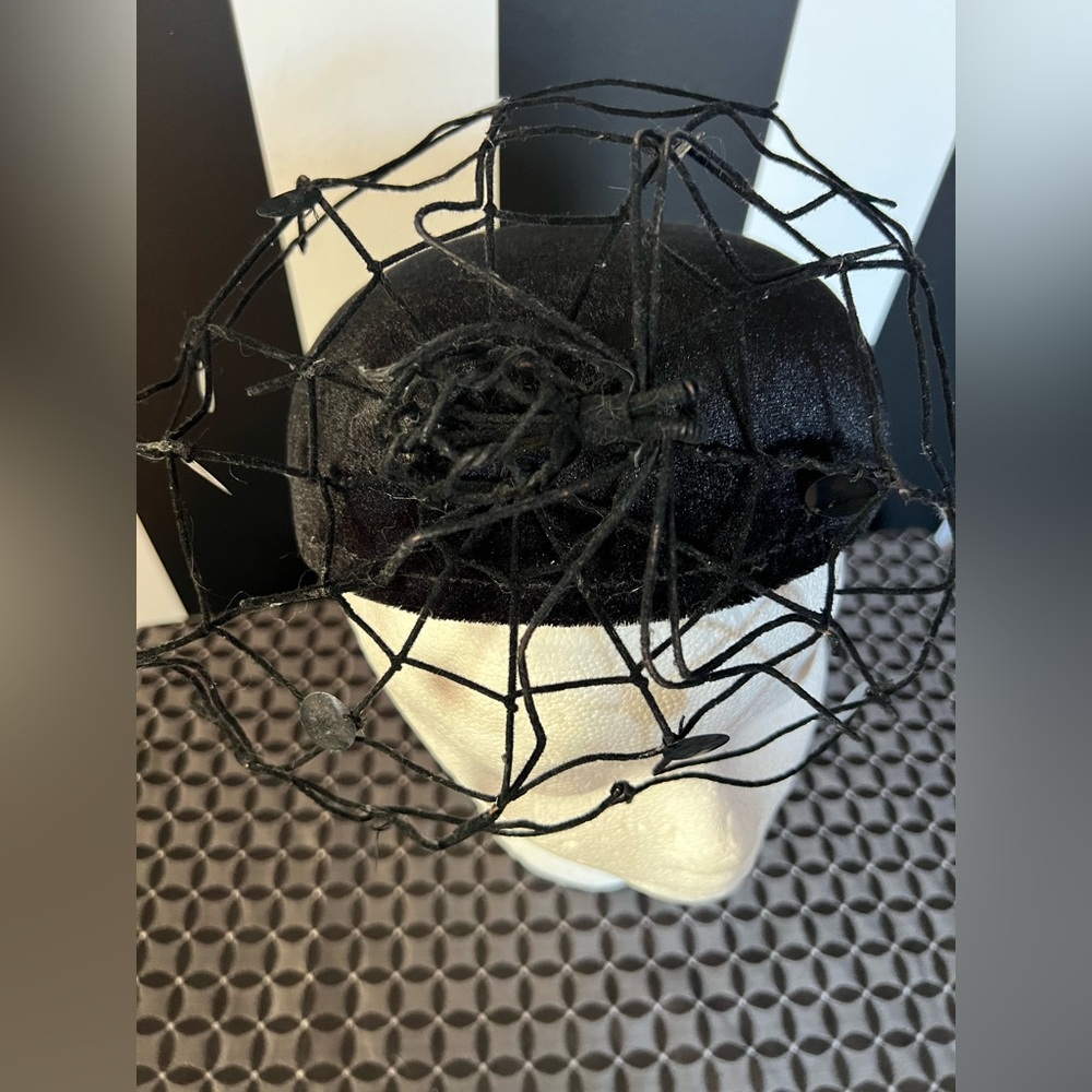 Posable Wire Black Spider Web Goth Fascinator Hat 🖤🕸️🕷️ - Picture 2 of 7
